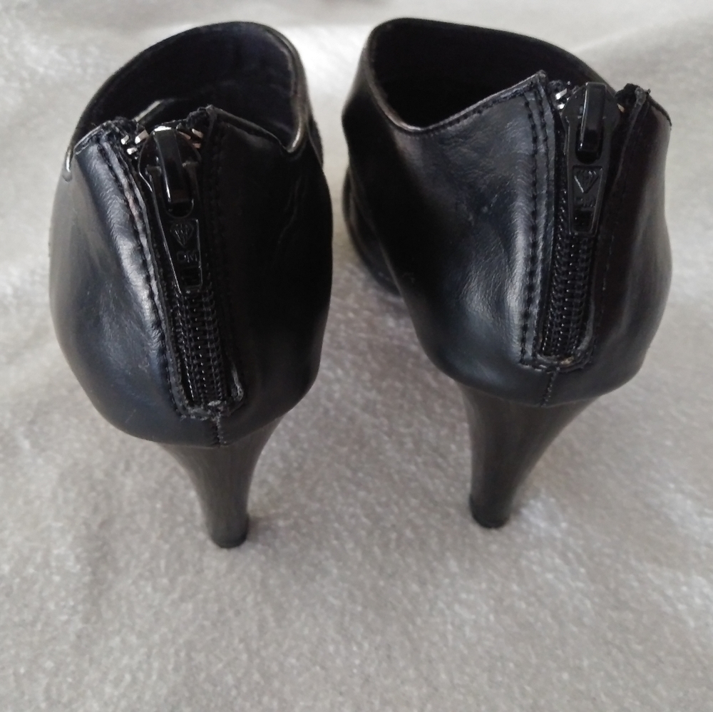 Sandals - Picture 2 of 9